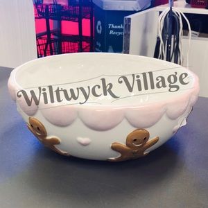 Peppermint and Pine Pink Gingerbread Hearts Bowl